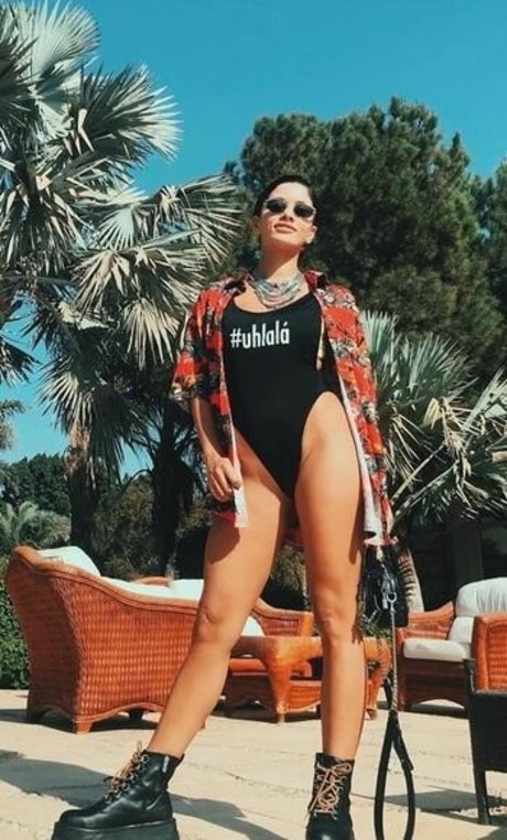 Cyn Thia Kha Lifeh modelo atractivo imágenes