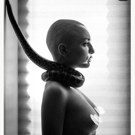 Pelageialynx modelo desnudo imagen