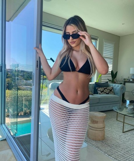 Kiara Zarafetas modelo desnuda galería