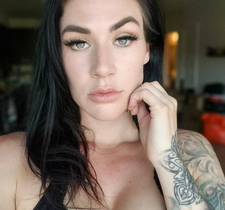 Diana Drakos estrella galerías