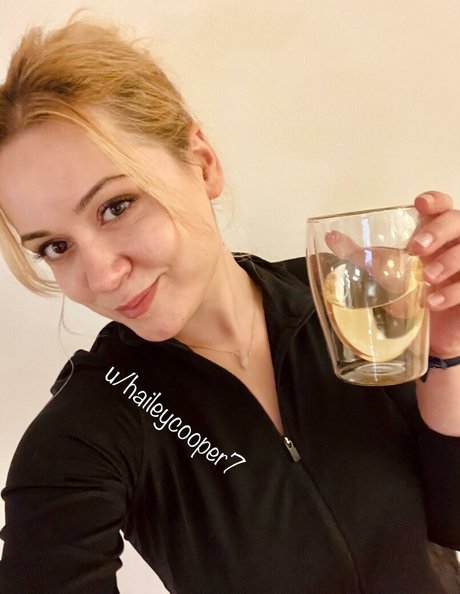 Hailey Cooper actriz caliente imágenes