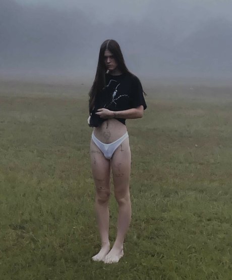 Ethel Cain modelo libre imágenes