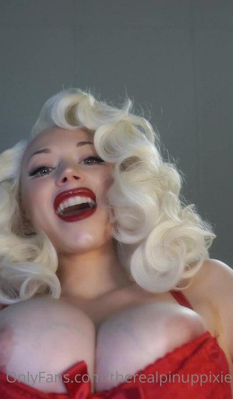 Pineup Pixie estrella porno erótica fotos