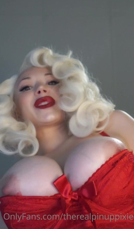 Pineup Pixie modelo pornografico archivo