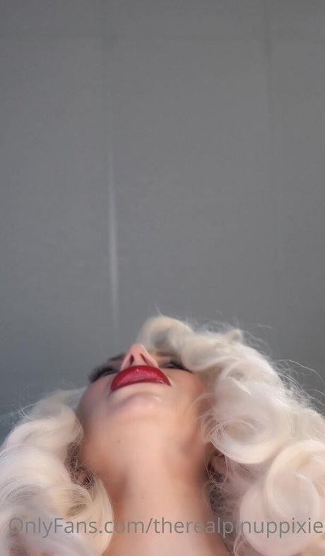 Pineup Pixie actriz desnuda imágenes