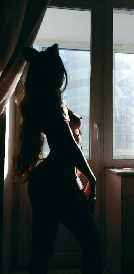 Mira Ilina modelo de arte imágenes