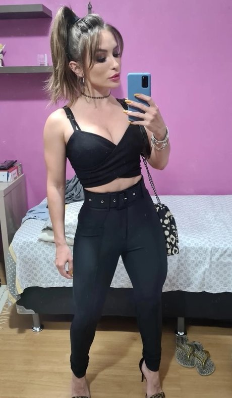 Bruna Movio modelo agradable foto