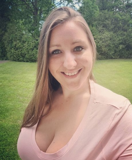 Caityy Cakesss modelo imagen