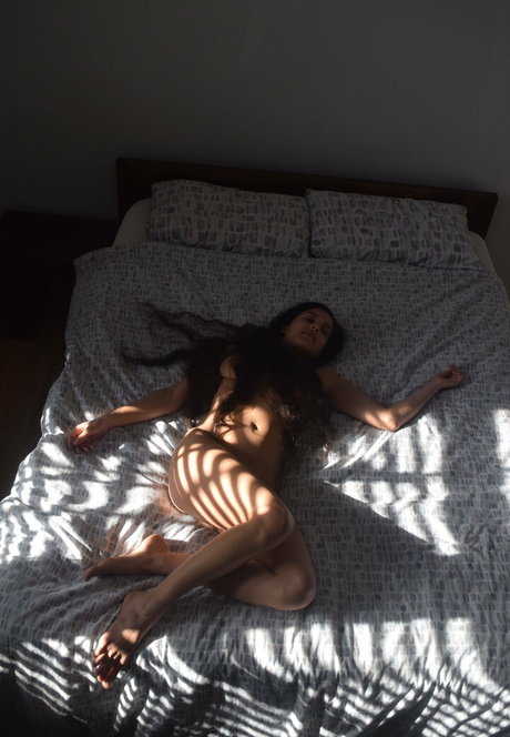 Mirabella Estella modelo agradable fotos