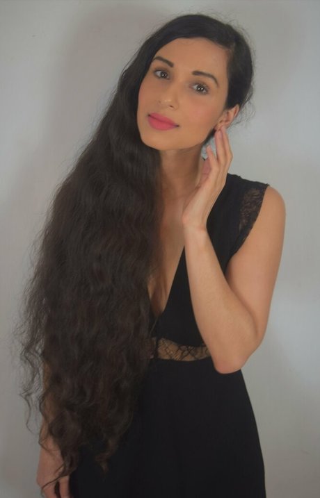 Mirabella Estella actriz caliente galerías