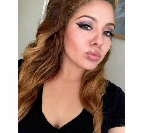 Esmeralda Quintero estrella exclusiva galerías