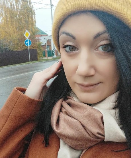 Leka Galkinstein modelo atractivo archivo