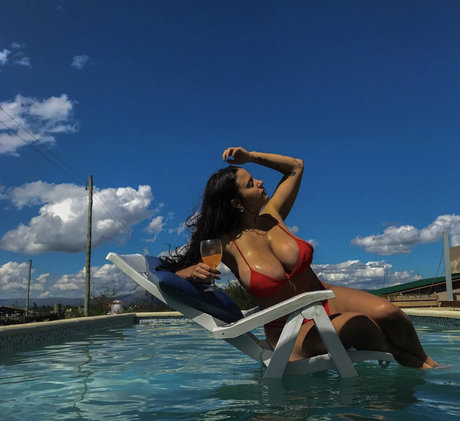 Antonela Tomatis actriz caliente recopilación