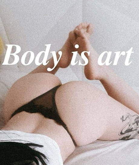 SaltyBxxbe modelo xxx imágenes