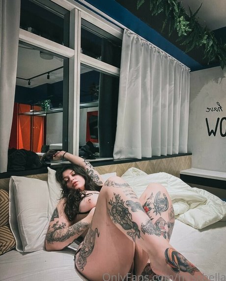 Isabella Medeiros actriz erótica imágenes