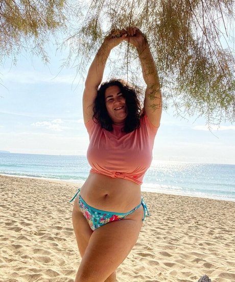 ébano fumando onlyfans bastante adulta foto