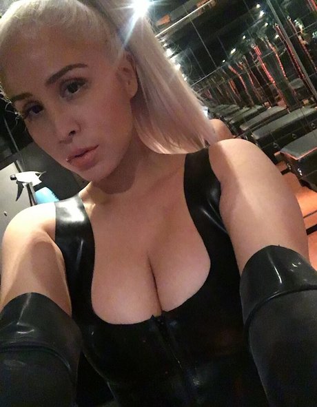 SophiaLarou sexo modelo galería