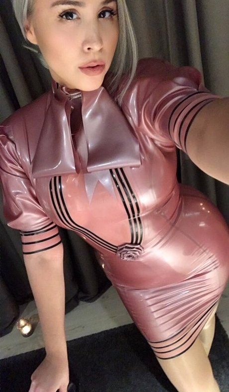 SophiaLarou actriz desnuda fotos