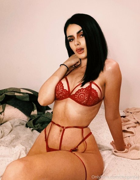 Megan Tayo modelo desnudo imágenes