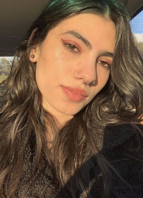 siinniister modelo agradable imagen