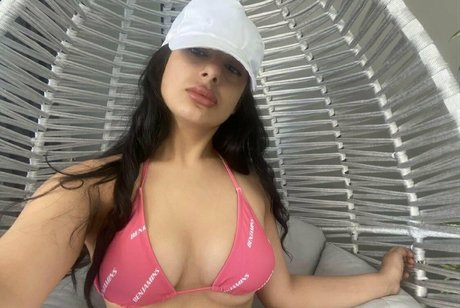 zela ta modelo de alta calidad imagen