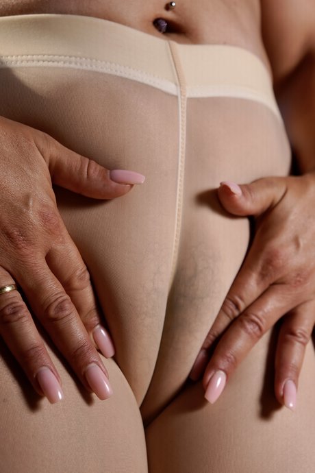 Desyra Noir modelo sexy galerías