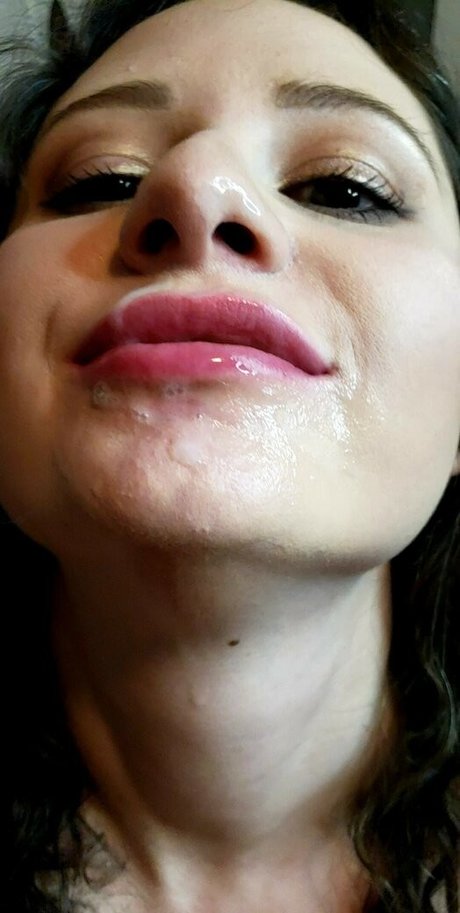 Aly Zod estrella porno desnuda archivo