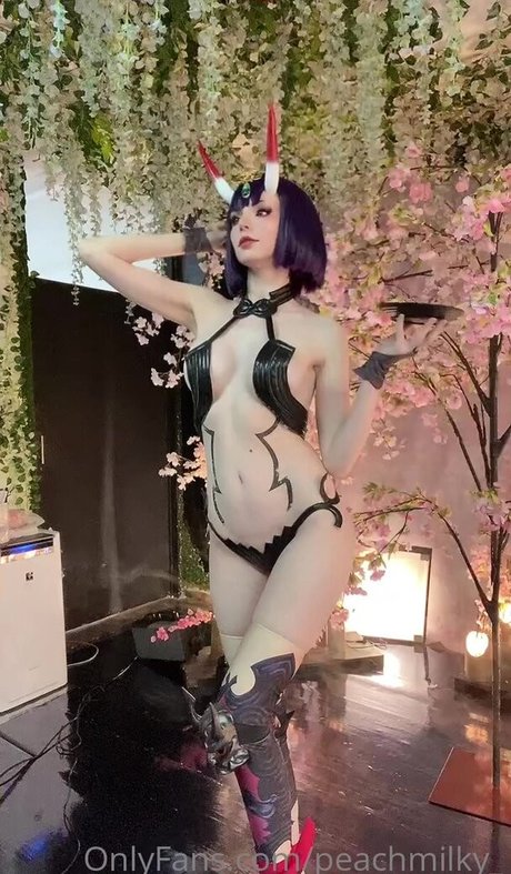 Peach Milky estrella porno perfecta fotos