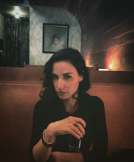 Allison Scagliotti modelo caliente foto