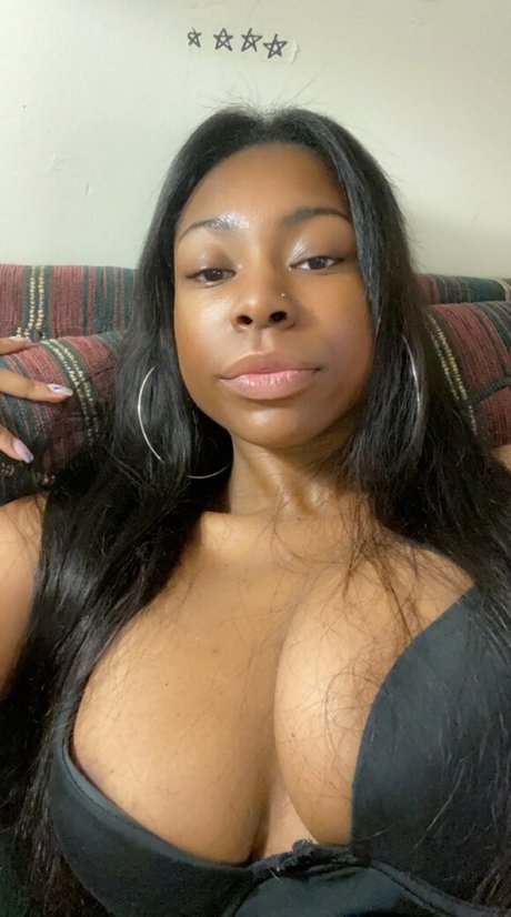 Annah Nicki Smith actriz caliente fotos