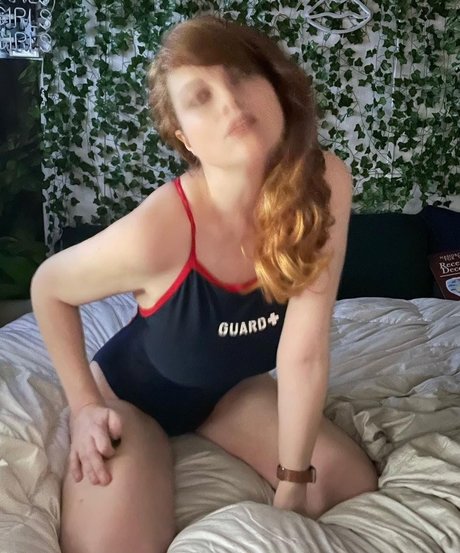 Sarah Beattie actriz desnuda galerías