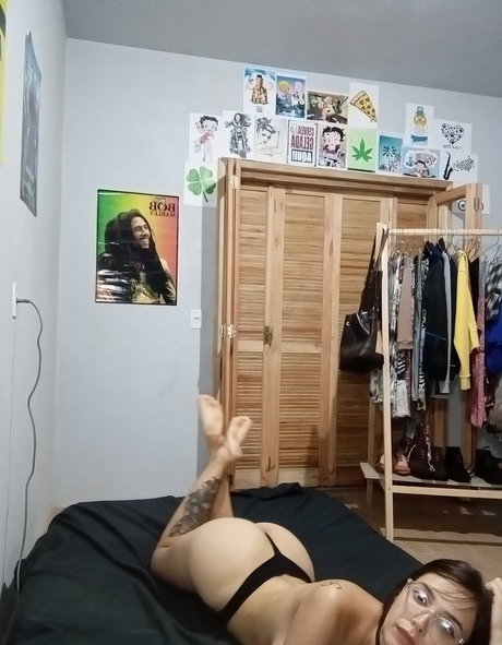 Julian Suicide modelo de alta calidad fotos