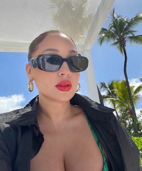 Adrienne Bailon bonita estrella porno galería