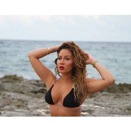 Adrienne Bailon bonita estrella porno recopilación