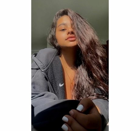 dedos asiáticos onlyfans desnudo archivo