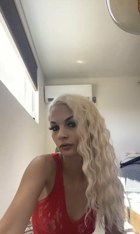 Lyssa Lyssaababii hermosa modelo archivo