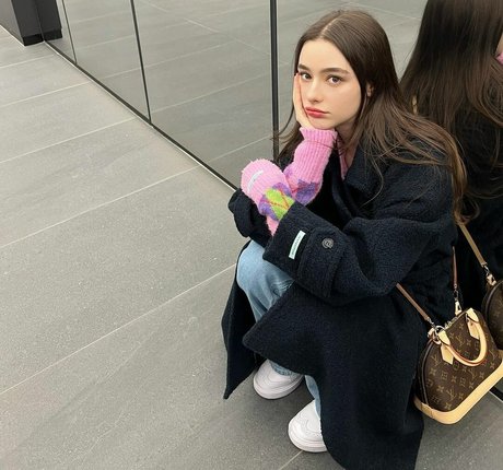 Dasha Tarab actriz erótica fotos