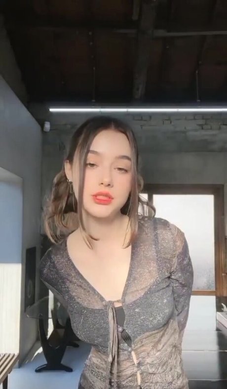 Dasha Tarab actriz de alta definición fotos