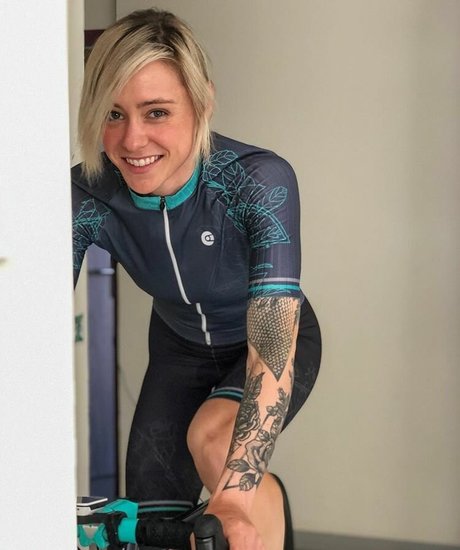 Orla Walsh hermosa estrella porno imagen