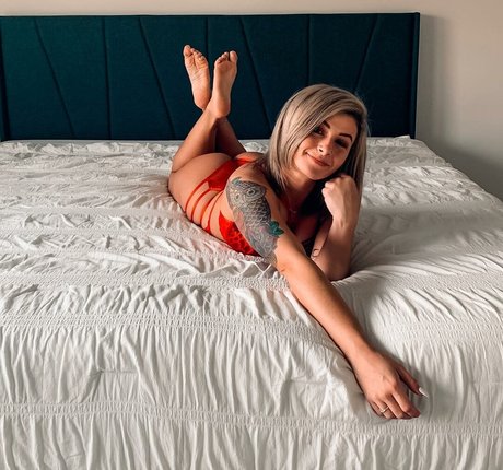 top descuidado onlyfans exclusiva erótica imagen