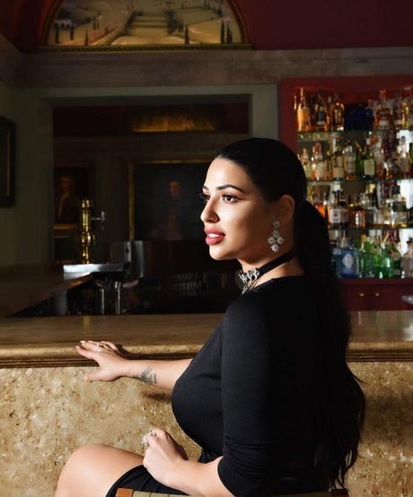 Mizz Ellaa ASMR actriz porno fotos