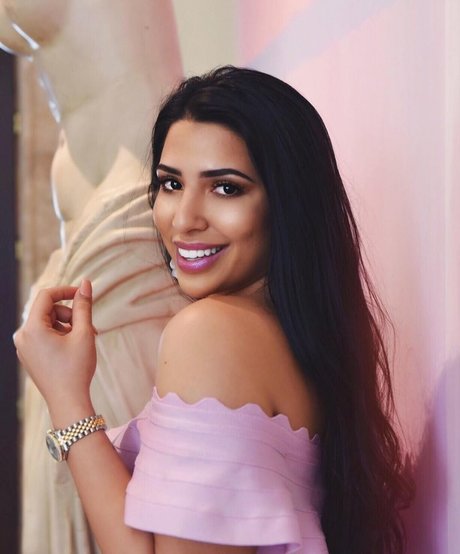 Mizz Ellaa ASMR estrella porno perfecta imágenes