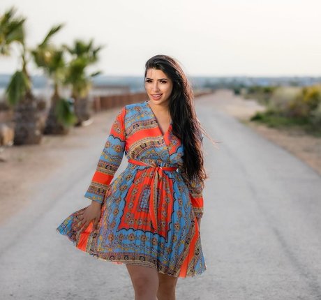 Mizz Ellaa ASMR modelo desnuda galerías