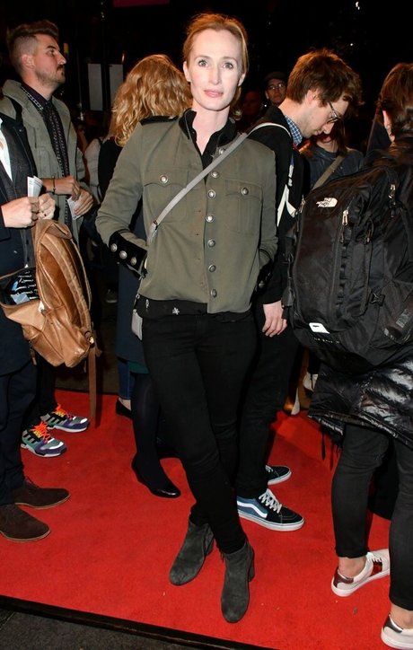 Genevieve O Reilly estrella de alta calidad fotos