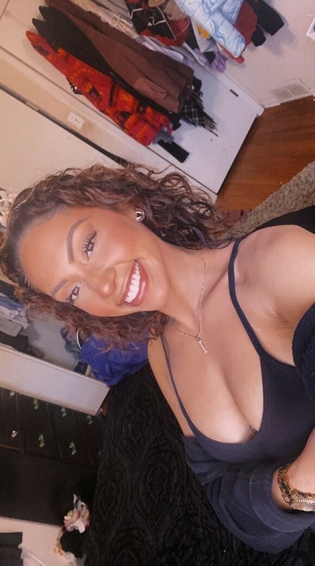 Izzy Clark modelo adulto imágenes