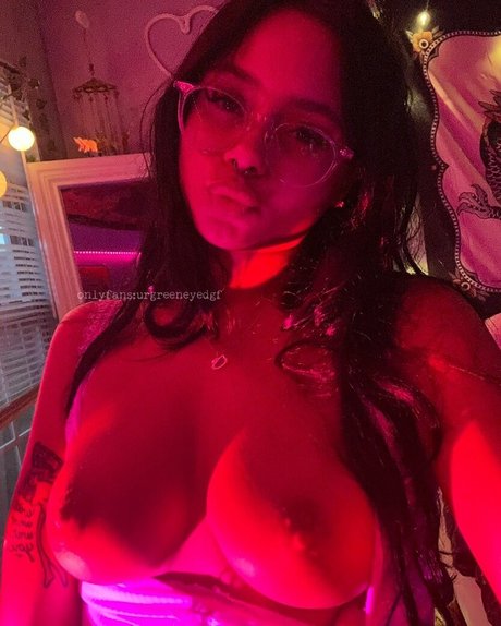 urgreeneyedgf modelo erótico imágenes