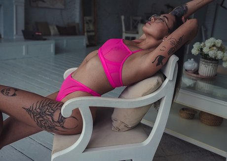 Pretty Mary estrella porno atractiva imágenes