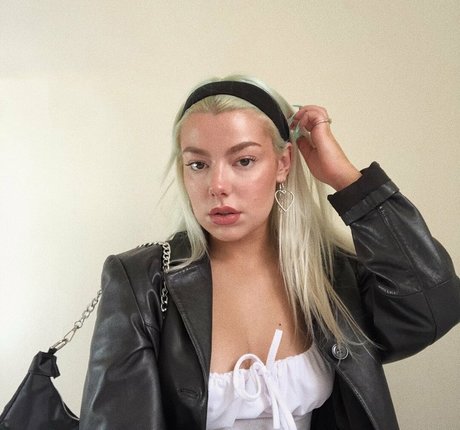 Beccajune estrella bonita archivo