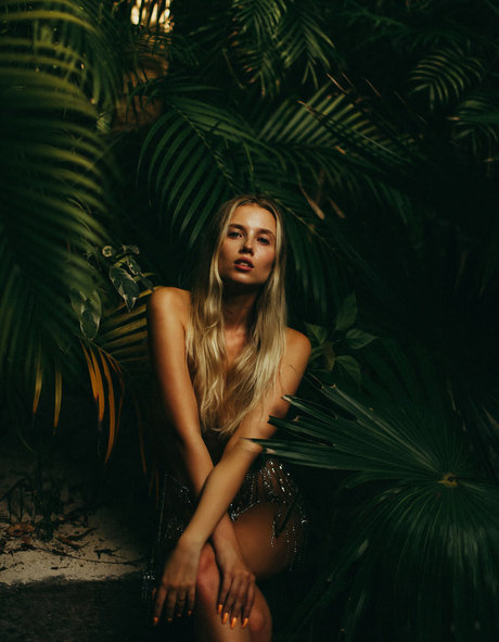 Sunkissedmag modelo de arte galería