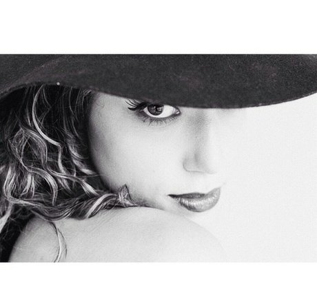 Amanda Crew estrella porno erótica foto